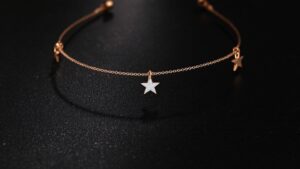 女性のためのスターブレスレット完全ガイド|ウェディングジュエリーからデイリーファッションまで徹底解説