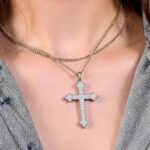 ジルコニアクロスペンダント付きネックレスが大人気!ファッショナブルでヒップホップスタイルに合うパーソナライズジュエリー